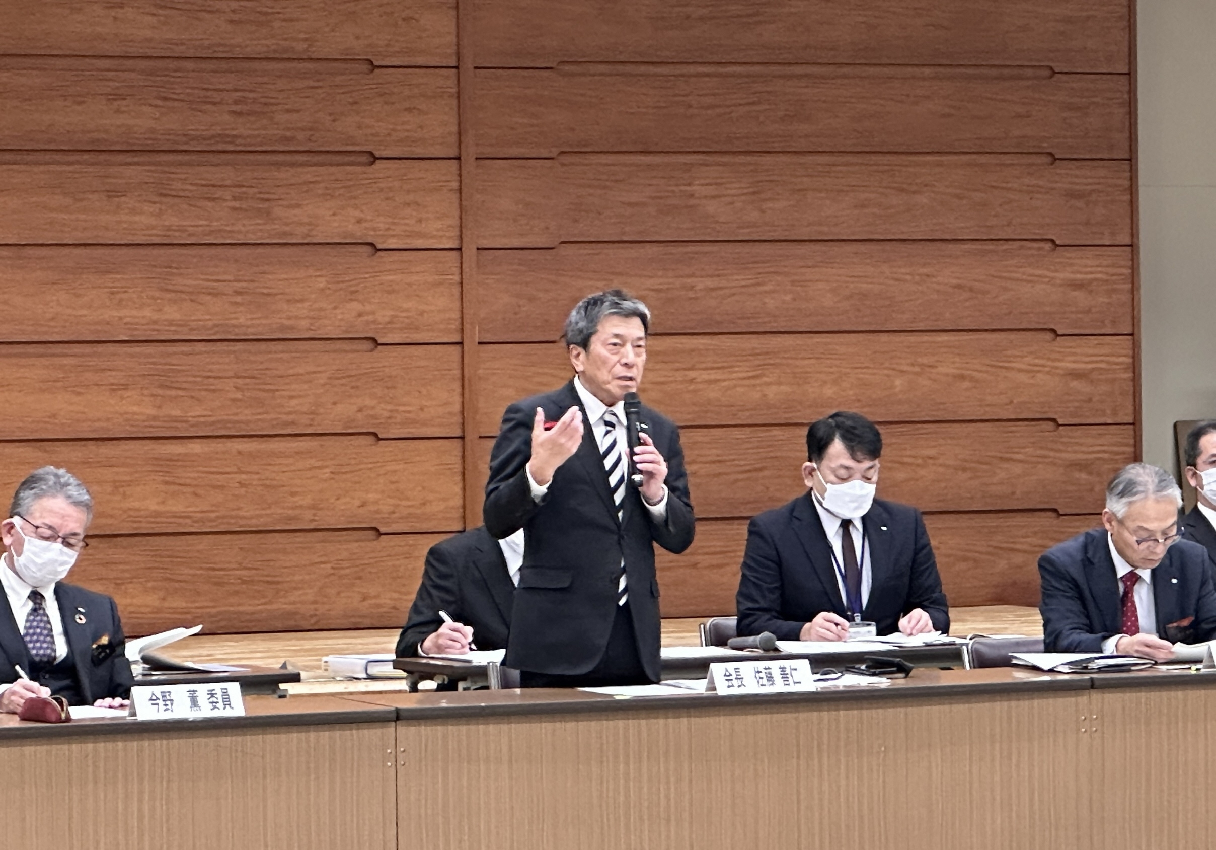 一関市防災会議会長である佐藤市長が挨拶している様子