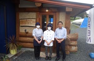 藤沢地域内の菓子店視察の様子