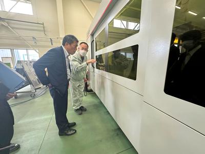 東山地域内企業の視察の様子