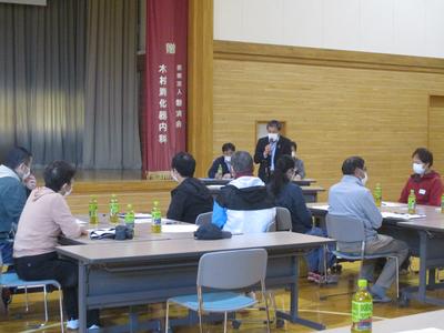 地元参加者との懇談-1