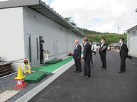 東山小学校の工事進捗状況視察の様子