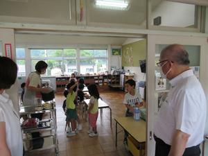 摺沢保育園視察のようす