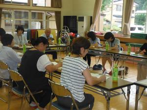 保育施設の保護者・職員との懇談のようす