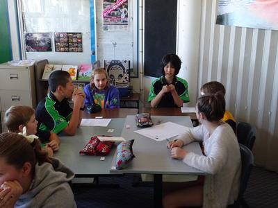 ブラックウオーターの学校で日本語授業に参加する生徒