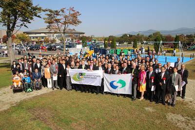 開園式での集合写真