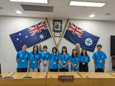 セントラルハイランズ市庁舎にてジャニス・モリアーティ市長と面会する様子