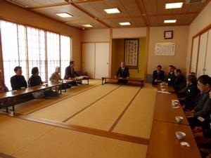 すこやか健康教室生との懇談のようす