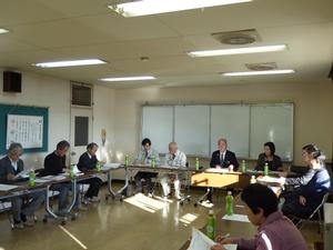 中里まちづくり協議会役員との懇談のようす