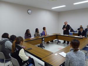 外国人団体との懇談のようす