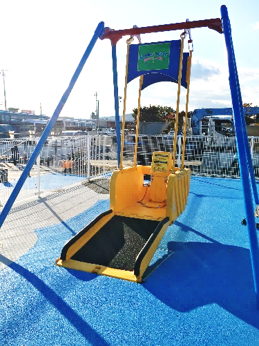 車いす専用ブランコ