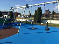 公園のブランコ