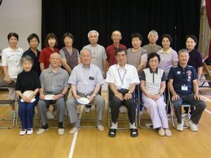 老人クラブのみなさんとの集合写真