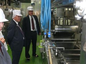 工場視察の風景