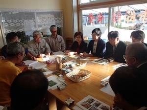 エゴマ等加工者との懇談の様子