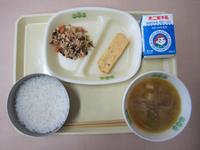 2025年4月28日の給食メニューの写真