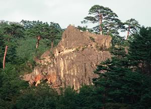 山王窟と白山社の写真