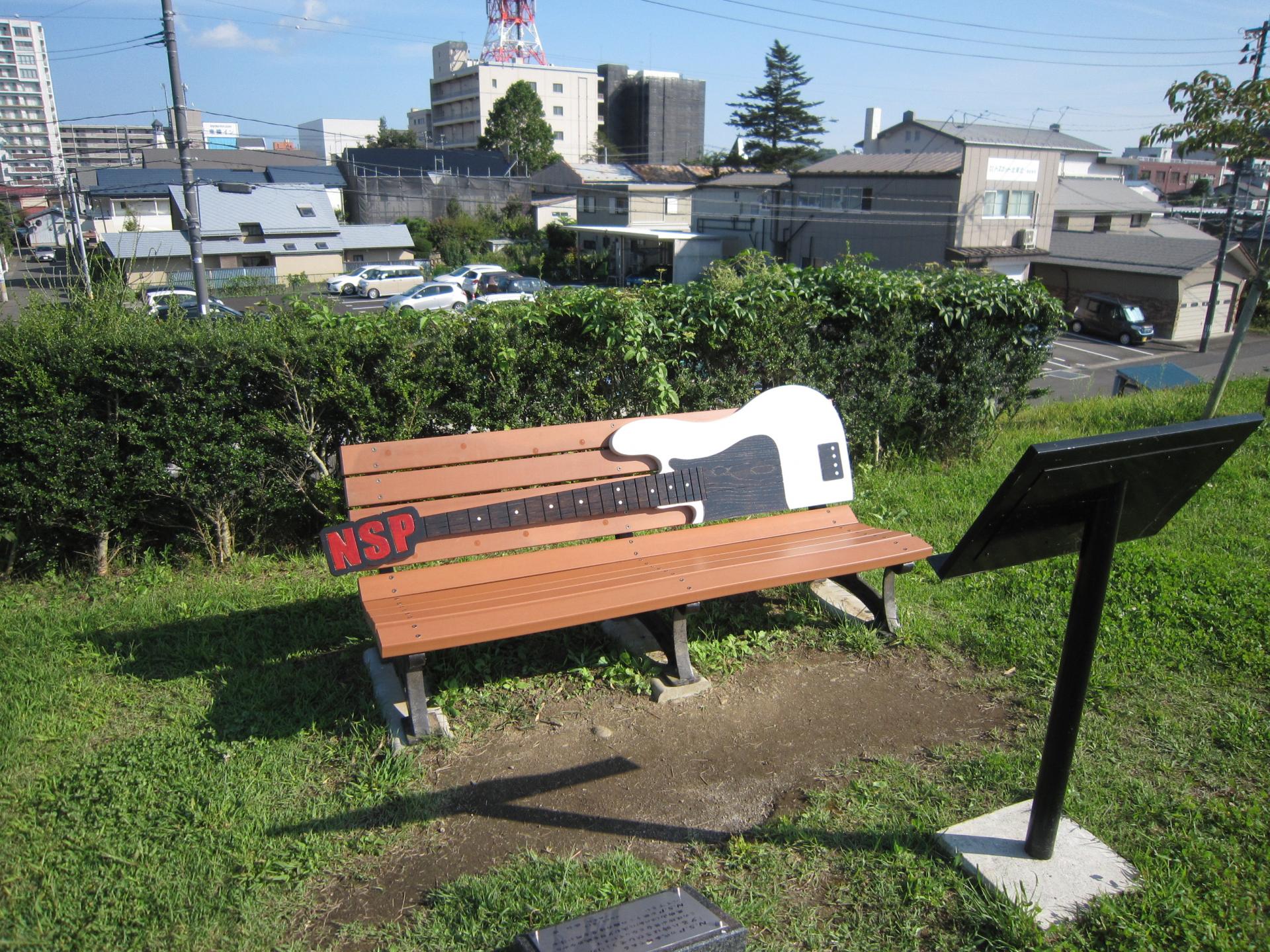 サウスポーのベースギターオブジェ