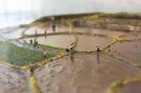 水田の形状や水利の仕組みを解説する展示物