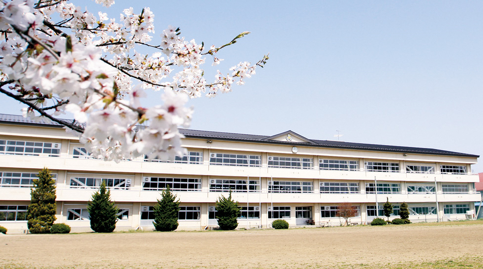 萩荘中学校校舎外観