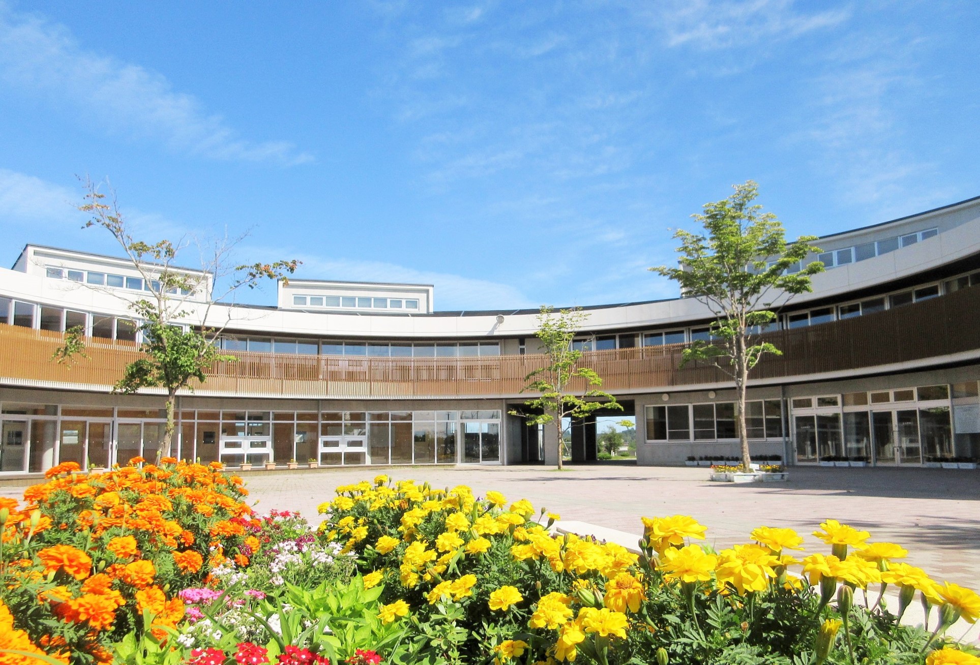 花泉中学校校舎外観