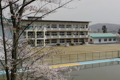 中里小学校校舎外観