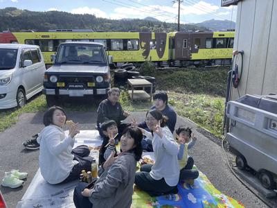祝100周年 青空の下でお祝いだ!