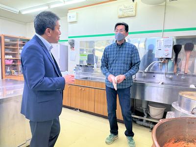 猿沢羊羹製造所、(仮称)国道343号渋民バイパス道の駅の整備予定地の視察の様子