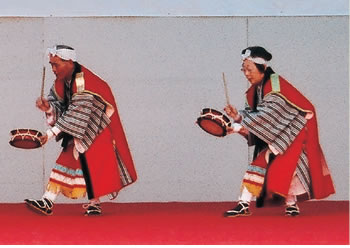 上山流田植え踊り(室根地域)のようす