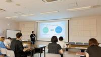スクリーンを使用した講座の様子
